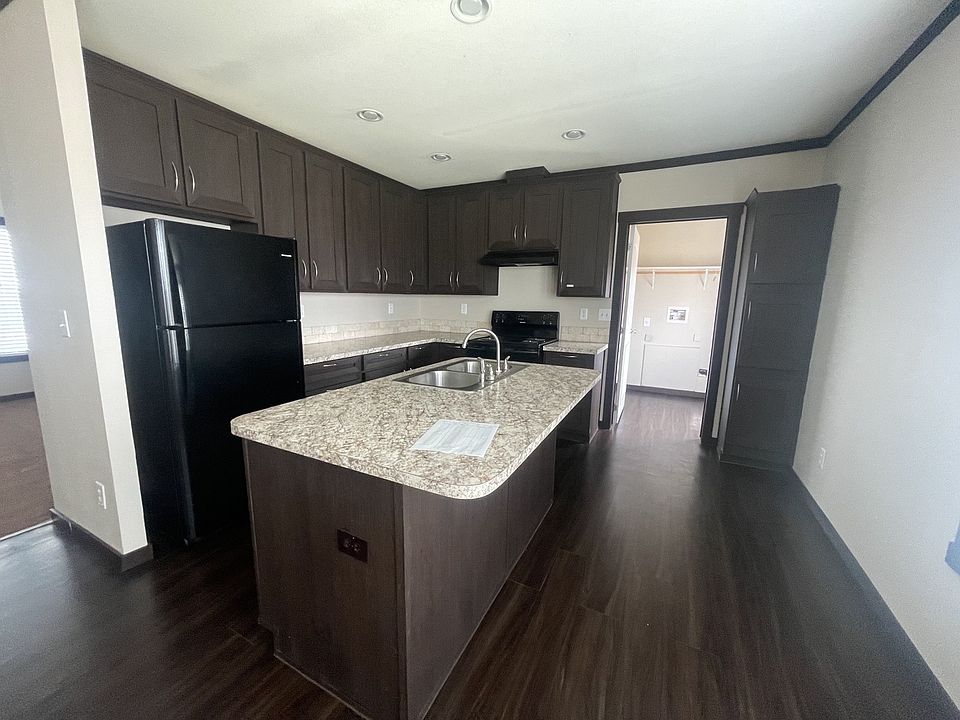 2nd image of 3300 Killingsworth Ln #671