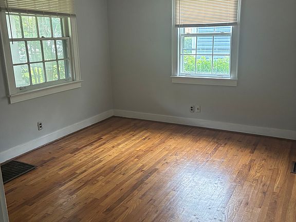 5th image of 360 Glenrose Ave