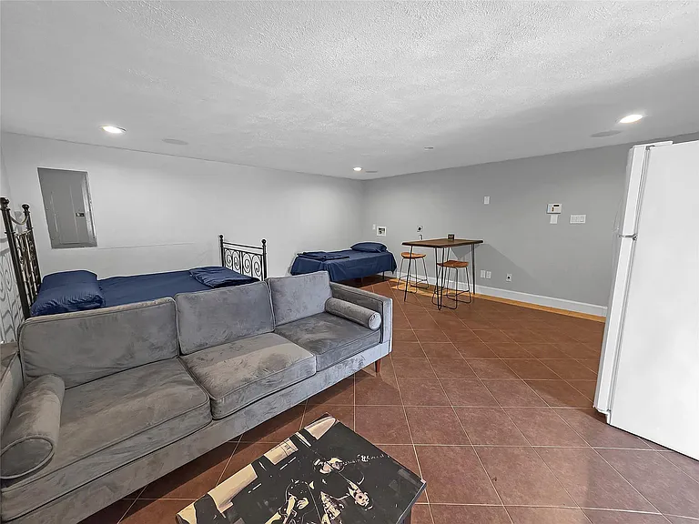 7013 Hemlock St — Photo 7
