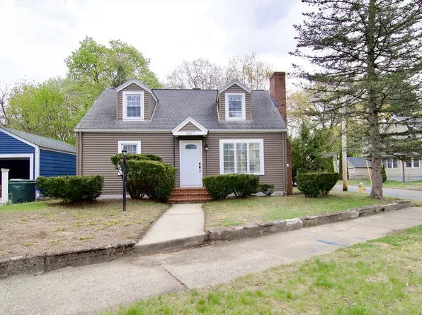 1657 Carew St, Springfield, MA 01104