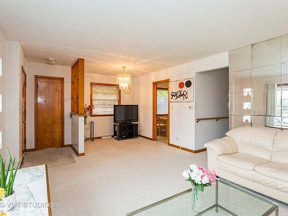 5th image of 3829 Louise St