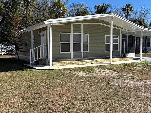 4828 Swan Dr, Zephyrhills, FL 33541