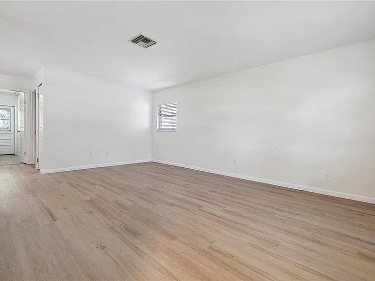 1809 E Knollwood St — Photo 5