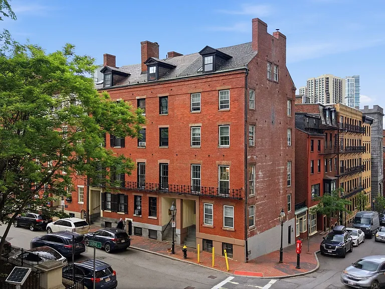 4 Derne St #2 — Photo 1