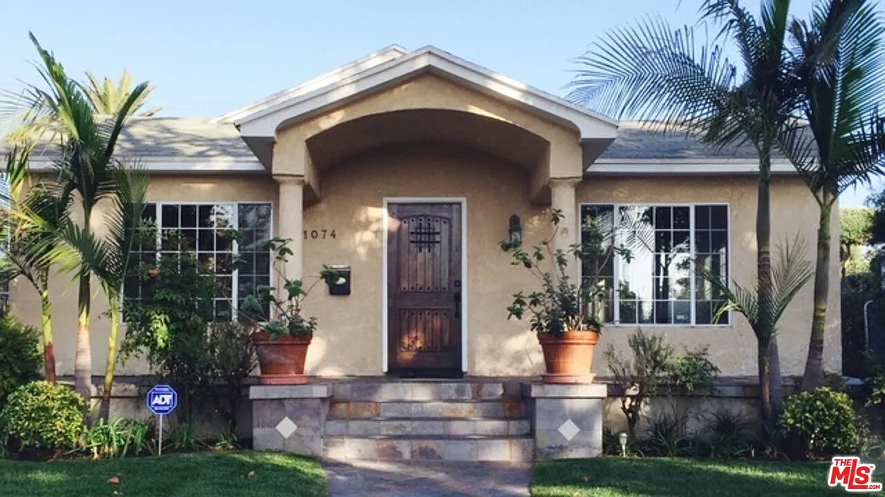 3 bed, 2.0 bath, 1473 sqft, $5,200 — Photo 1
