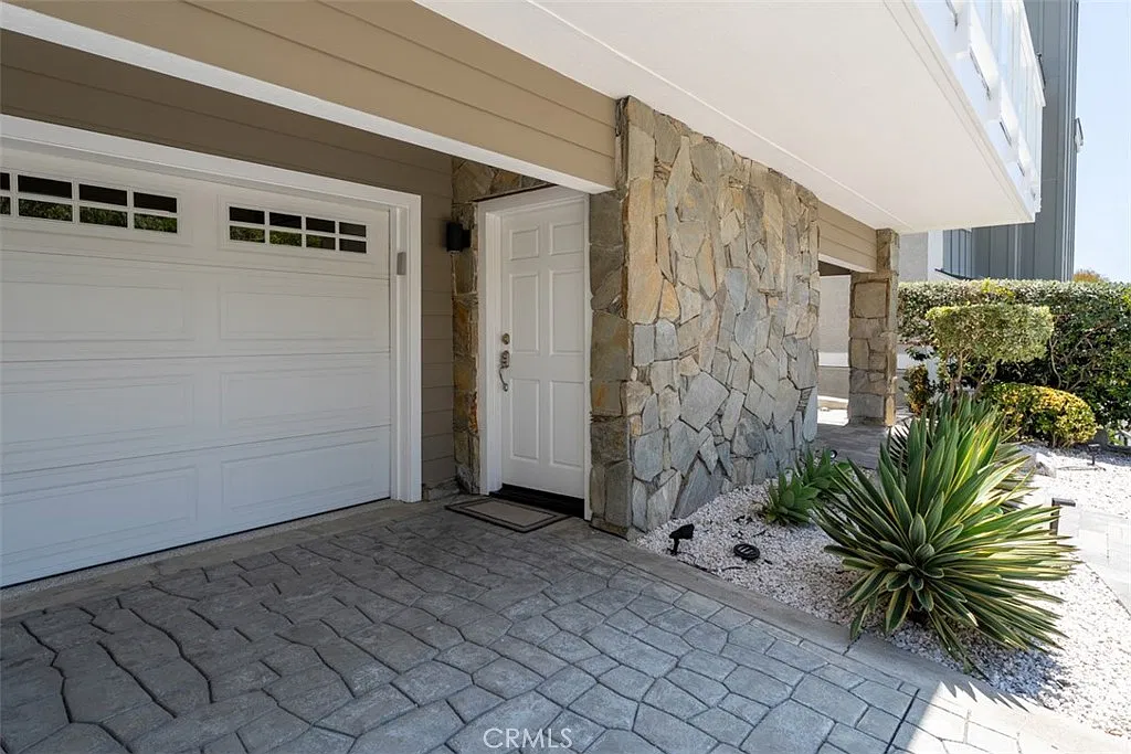 4 bed, 3.5 bath, 3600 sqft, $9,500 — Photo 3