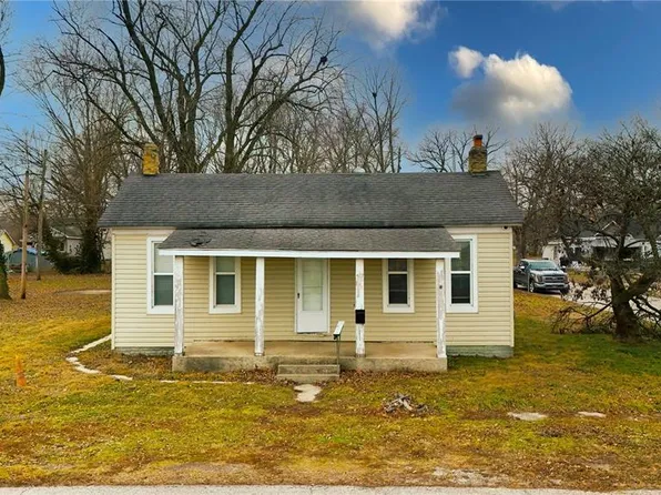 401 S 2nd St, Elsberry, MO 63343