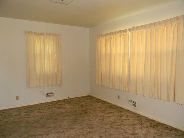 2nd image of 1105 E Main St