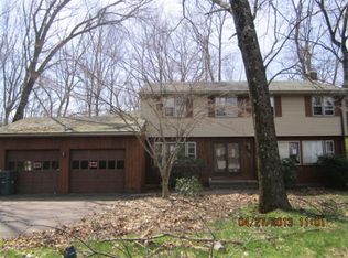 34 McDivitt Dr, Manchester, CT 06042