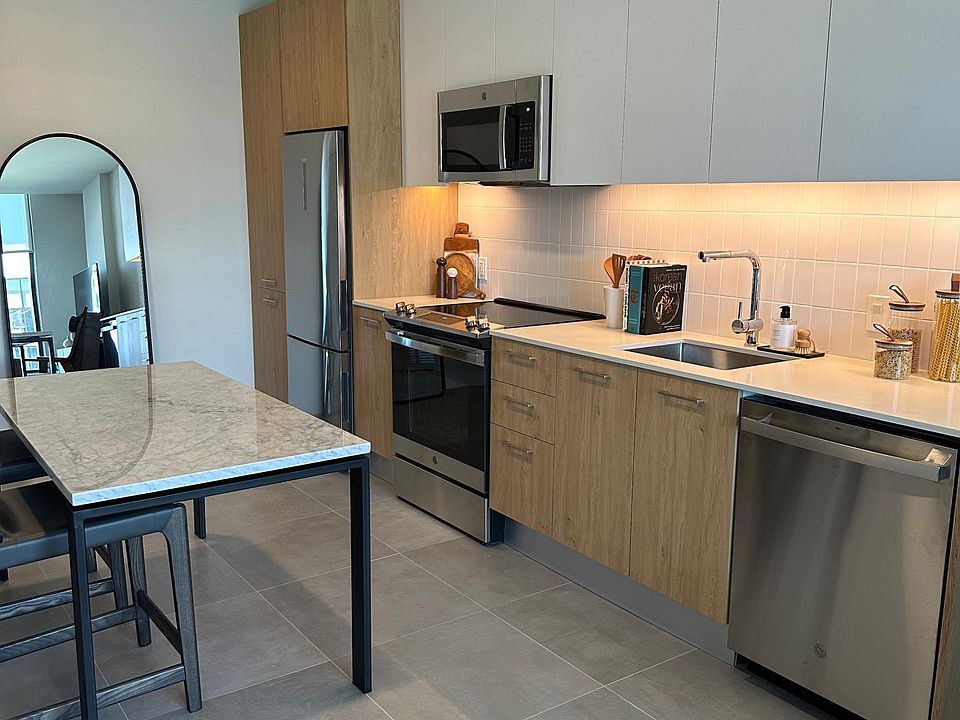 1st image of 412 NW 32nd St #204