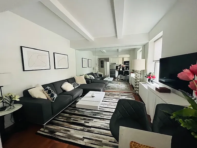 150 W 51st St #1420 — Photo 2