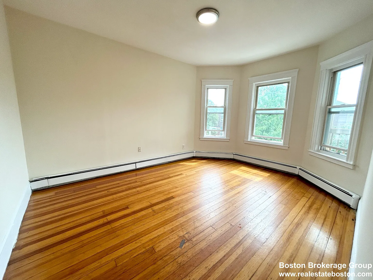 3 bed, 1.5 bath, $2,600 — Photo 2