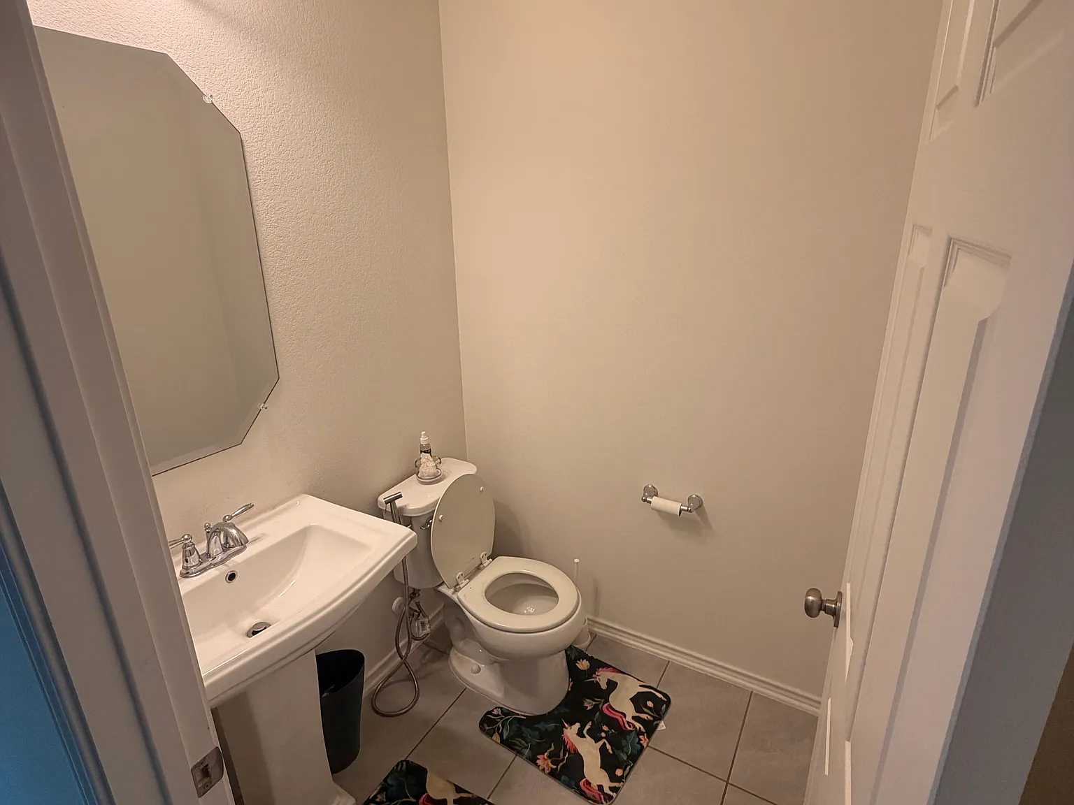 3 bed, 2.5 bath, 2012 sqft, $1,000 — Photo 2