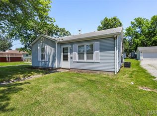 823 Tennyson Ave, Wood River, IL