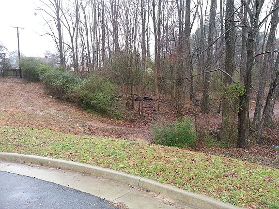 4th image of 1001 Grove Ave