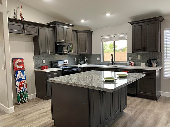 3rd image of 5921 N Milano Ct
