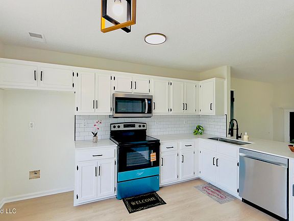 5th image of 4394 Shadow Ridge Dr