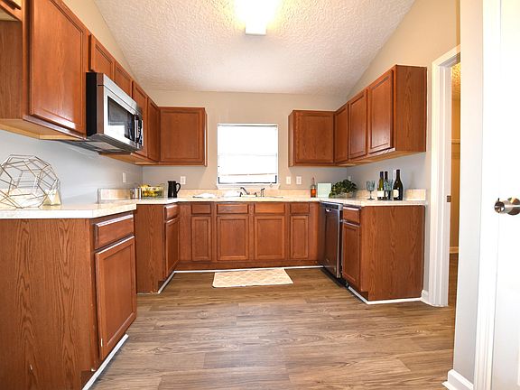 3rd image of 8338 Longspur Ave