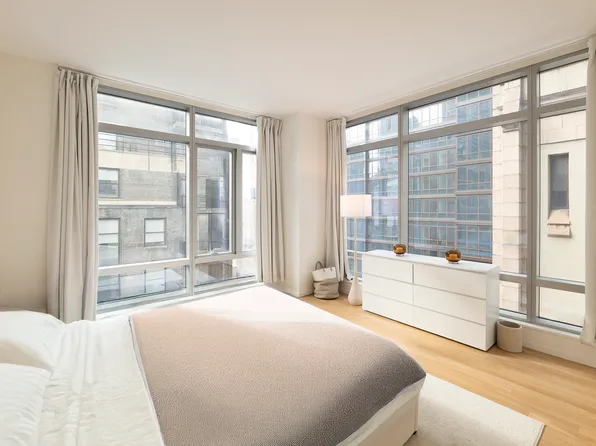 18 West 48th Street image 4 of 8