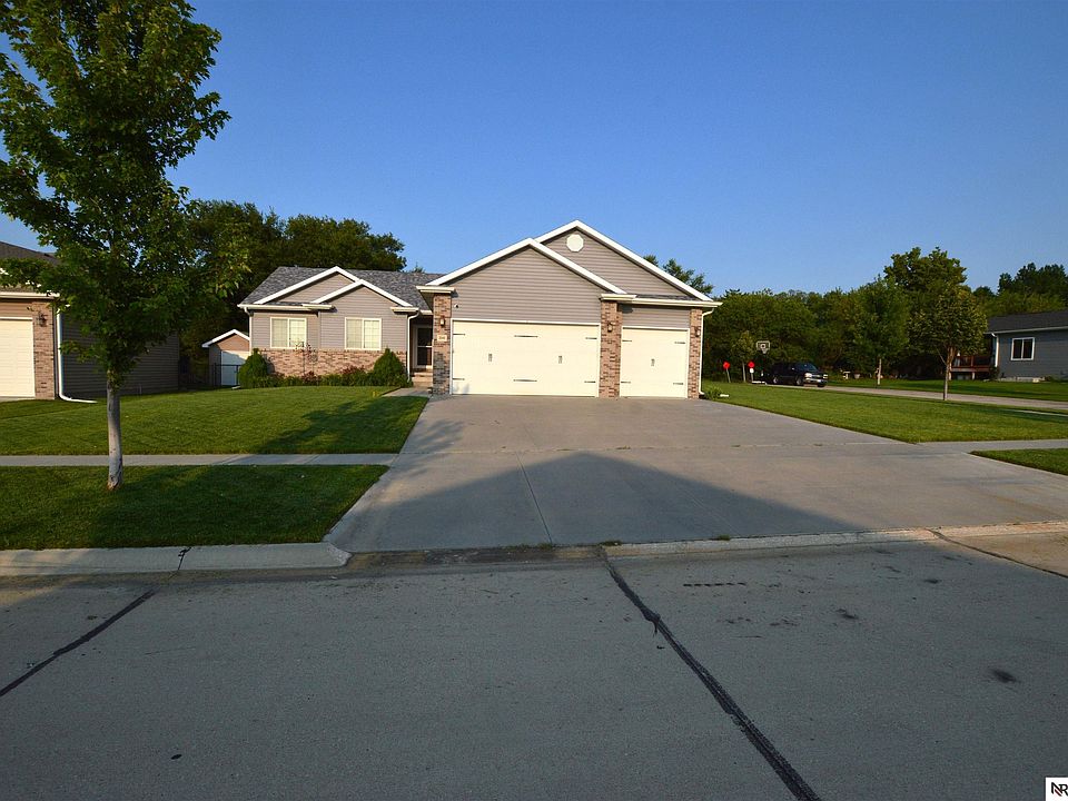 1st image of 2040 N 95th St