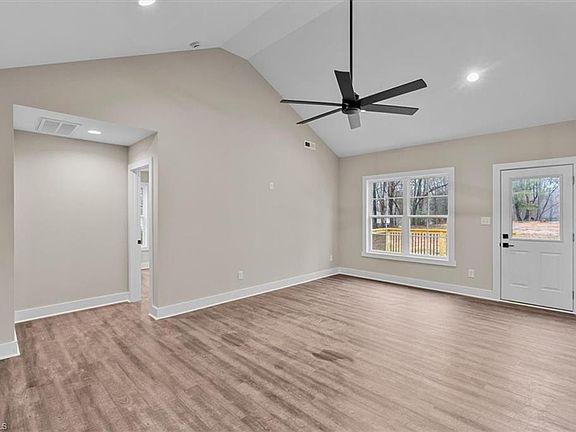 5th image of 125 Albertson Rd