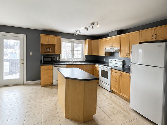 5th image of 102 Mill St #B