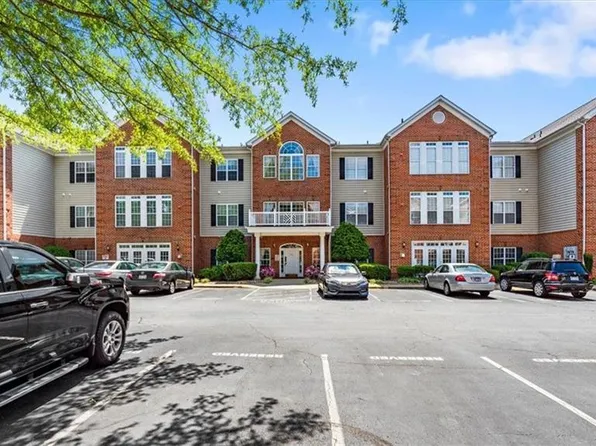 524 College Rd APT 307, Greensboro, NC 27410