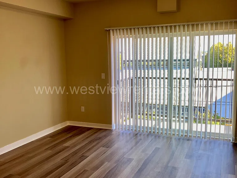 200 E Maple St — Photo 442