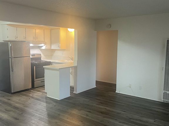 4th image of 271 Ellwood Beach Dr APT 1