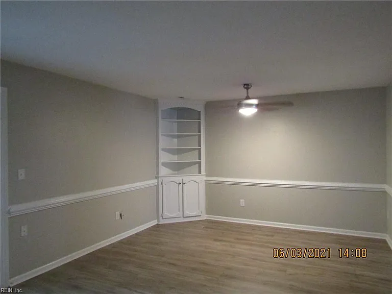 17 Colonial Way — Photo 5