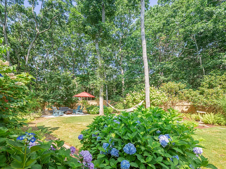 1137 Springs Fireplace Rd — Photo 18