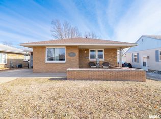 1404 N 11th St, Pekin, IL 61554