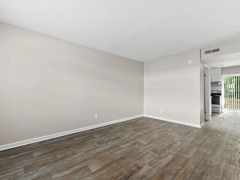 Country Club Apartments — Photo 16