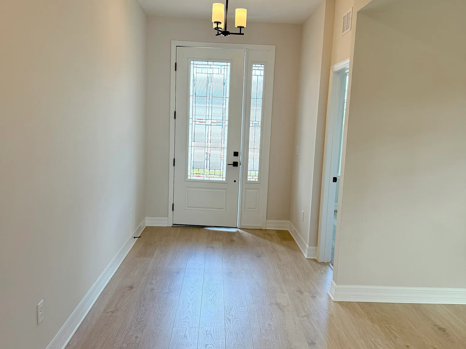 4 bed, 2121 sqft, $2,699 — Photo 3