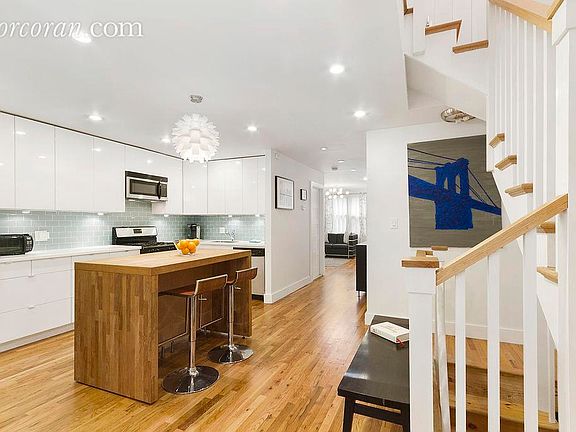 4th image of 146 Sackett St APT 1
