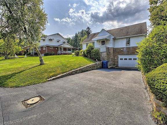 3rd image of 1569 Woodlawn Dr