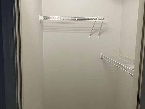 Bed 2 walk-in closet