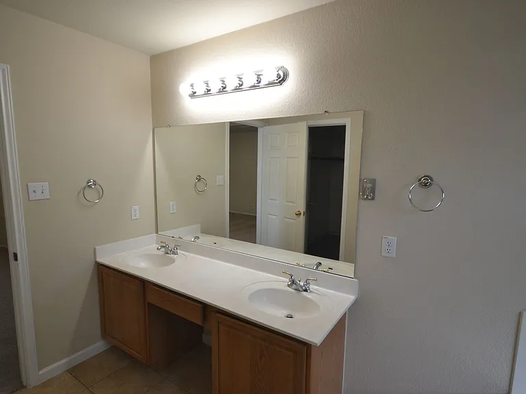 1803 Warwick Cv — Photo 15