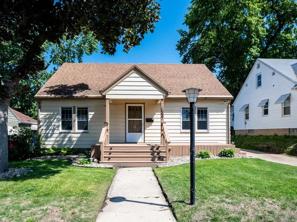 1007 Chestnut St, Pekin, IL 61554
