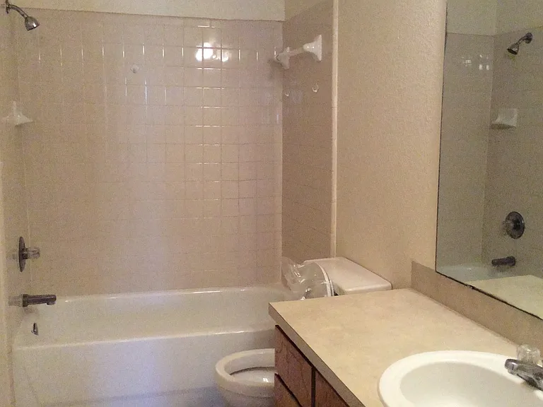 4002 Madison Dr #C — Photo 11