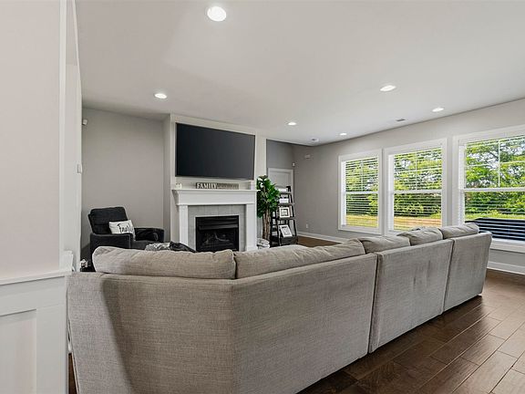 3rd image of 1102 Aristides Dr