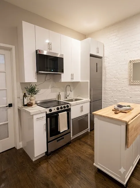 338 West 17th Street — Photo 3