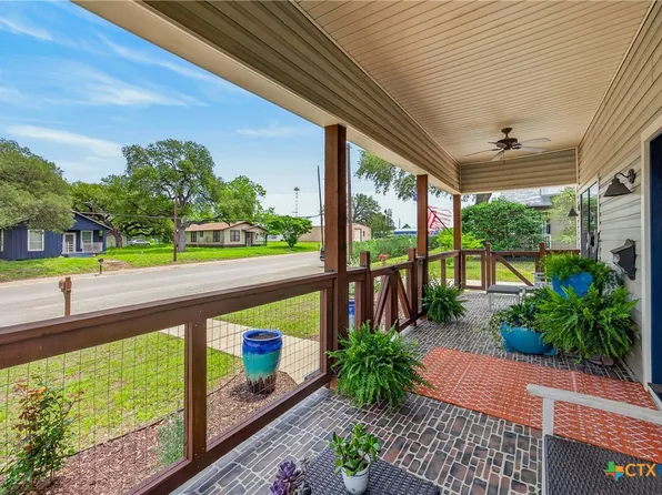 217 N Walnut Ave, Luling, TX 78648