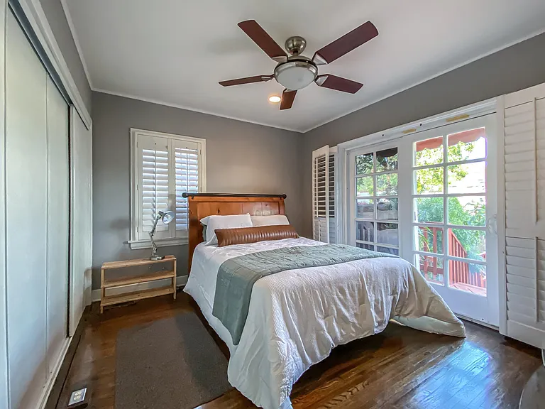 2034 N Commonwealth Ave — Photo 16