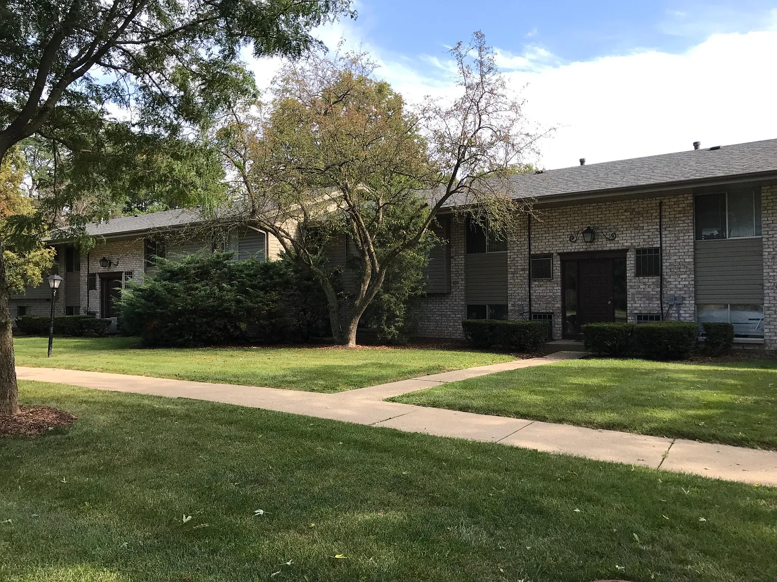 2 bed, 1000 sqft, $1,550 — Photo 1