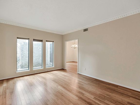 5th image of 1126 Crossroads Dr