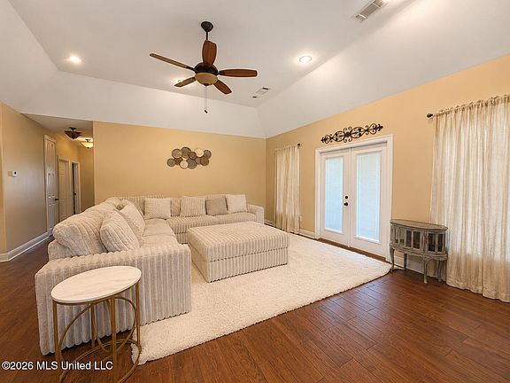 5th image of 24 Jennie Ln