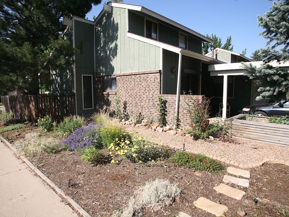 Front sideyard