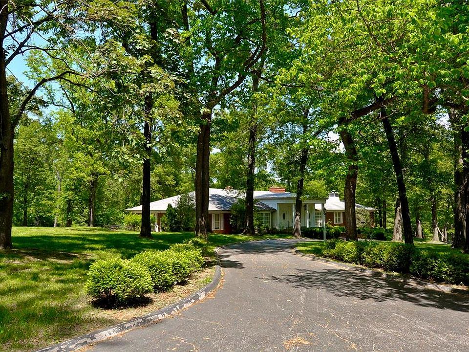 1st image of 1 Barclay Woods