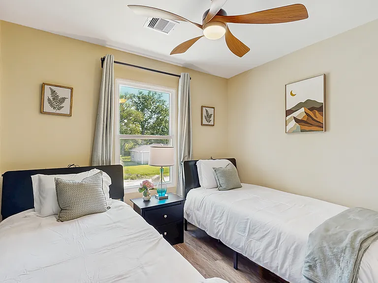 Bedroom 3. 2 twin beds